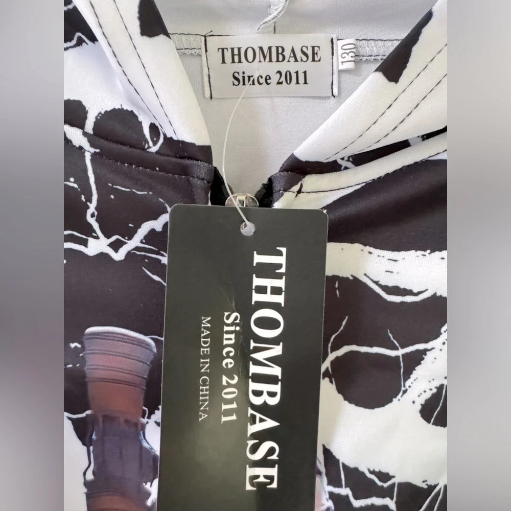NWT Thombase Toilet Boys Titan Speaker Man kids hoodie w/pockets and zip front.